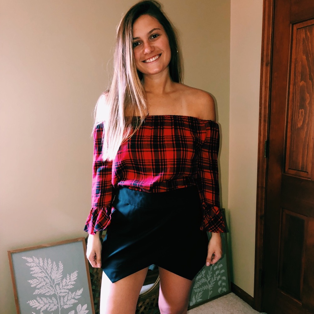 Black skort